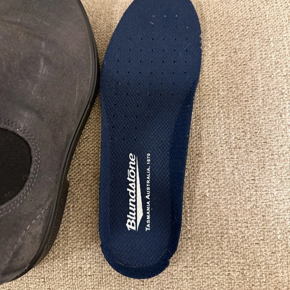 Blundstone Chelsea Boots In Grey Wax Leather - Picture 13 of 15